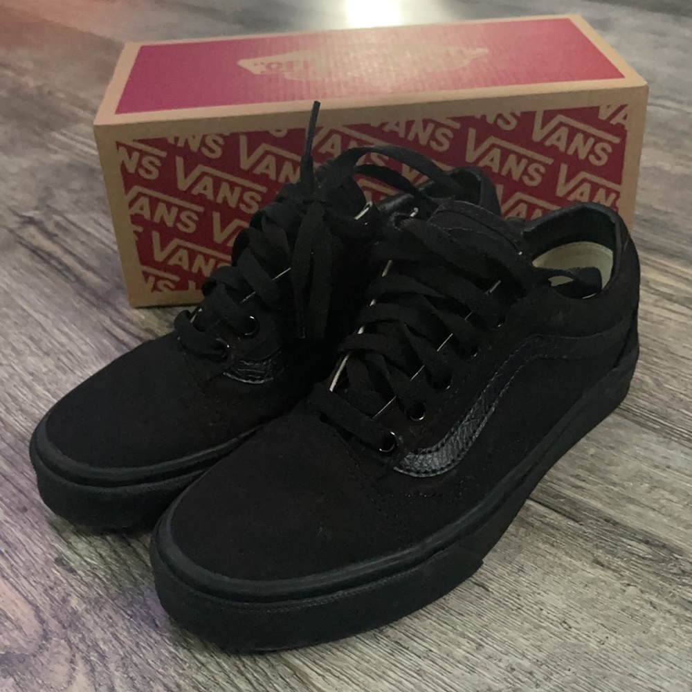 Black/black old skool vans